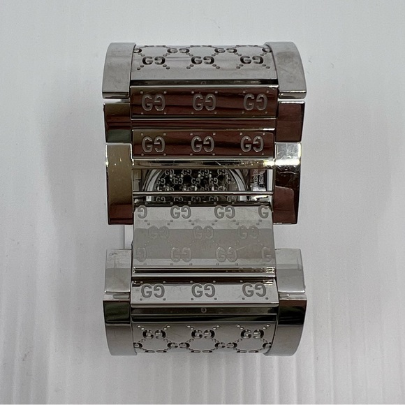 Gucci Twirl Stainless Steel Bangle Bracelet Watch - Picture 5 of 16